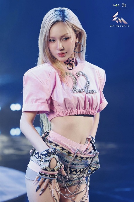 Lên outfit đi runway Em Xinh 
