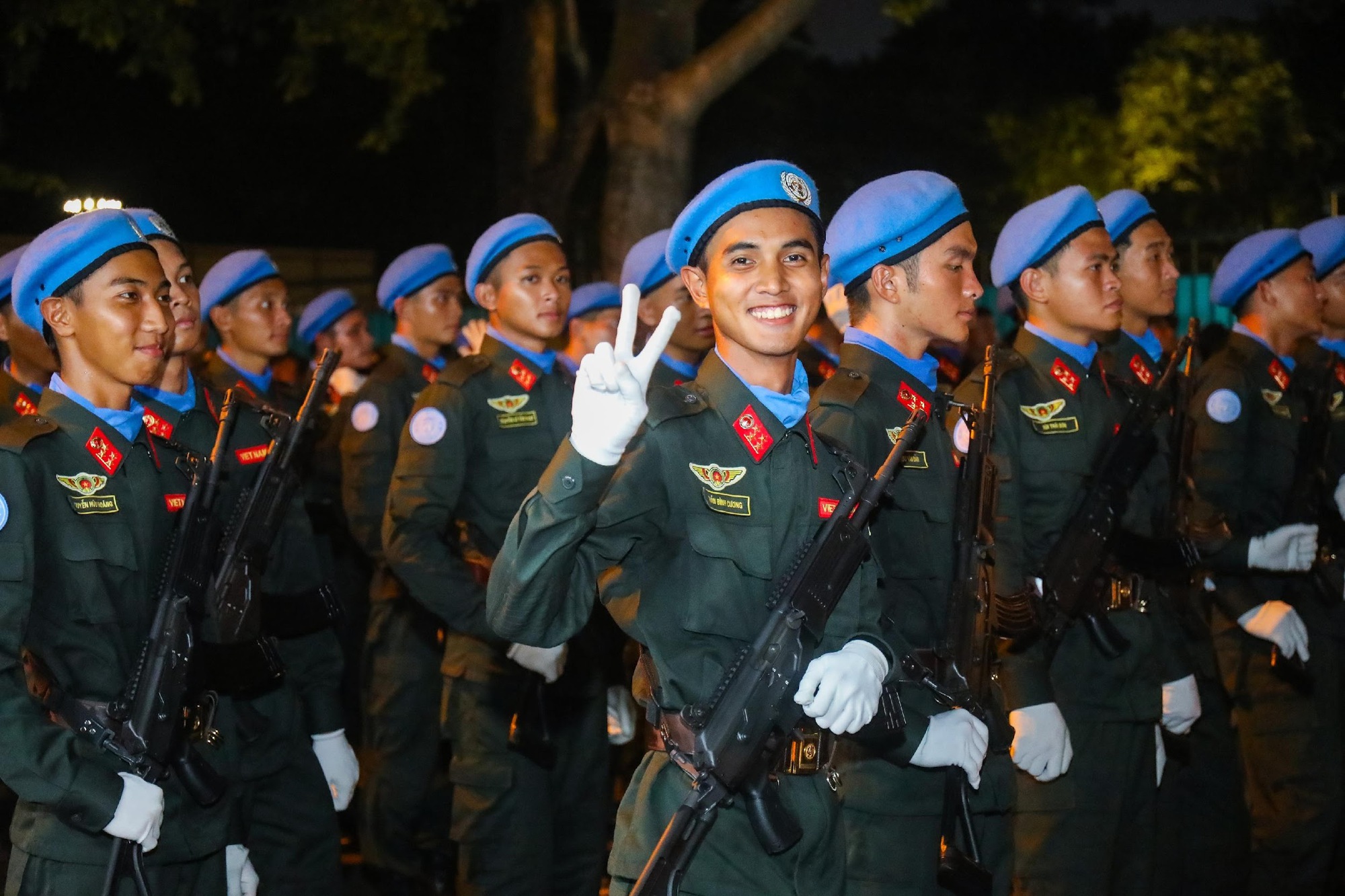 Những khoảnh khắc hạnh phúc của hòa bình tại tổng hợp luyện A80- Ảnh 8.