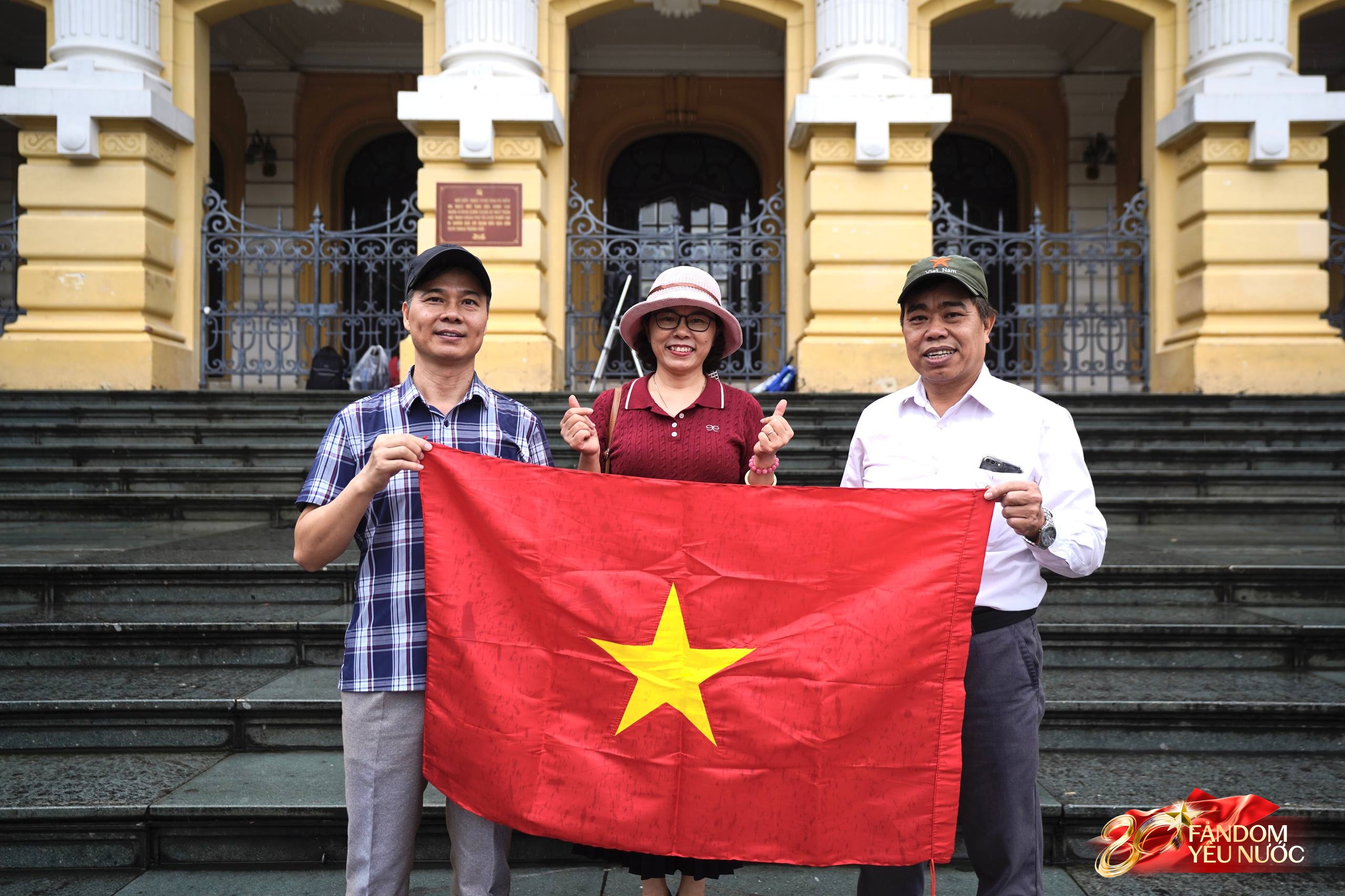 Không khí rộn ràng trong mưa: Có mặt từ 4-5h sáng, một nhóm hội cựu chiến binh hát vang ca khúc lịch sử giữa lòng Thủ đô- Ảnh 7. Không khí rộn ràng trong mưa: Có mặt từ 4-5h sáng, một nhóm hội cựu chiến binh hát vang ca khúc lịch sử giữa lòng Thủ đô- Ảnh 7.
