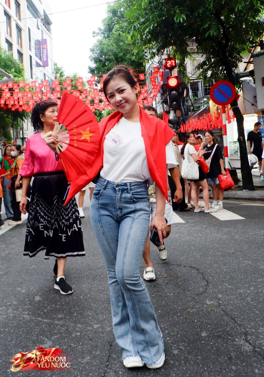 Phố phường Hà Nội rộn ràng tiếng hát ngày sơ duyệt Đại lễ 2/9, cả đoàn người đồng thanh Tiến Quốc Ca chuẩn đẳng cấp concert quốc gia!- Ảnh 4. Phố phường Hà Nội rộn ràng tiếng hát ngày sơ duyệt Đại lễ 2/9, cả đoàn người đồng thanh Tiến Quốc Ca chuẩn đẳng cấp concert quốc gia!- Ảnh 4.
