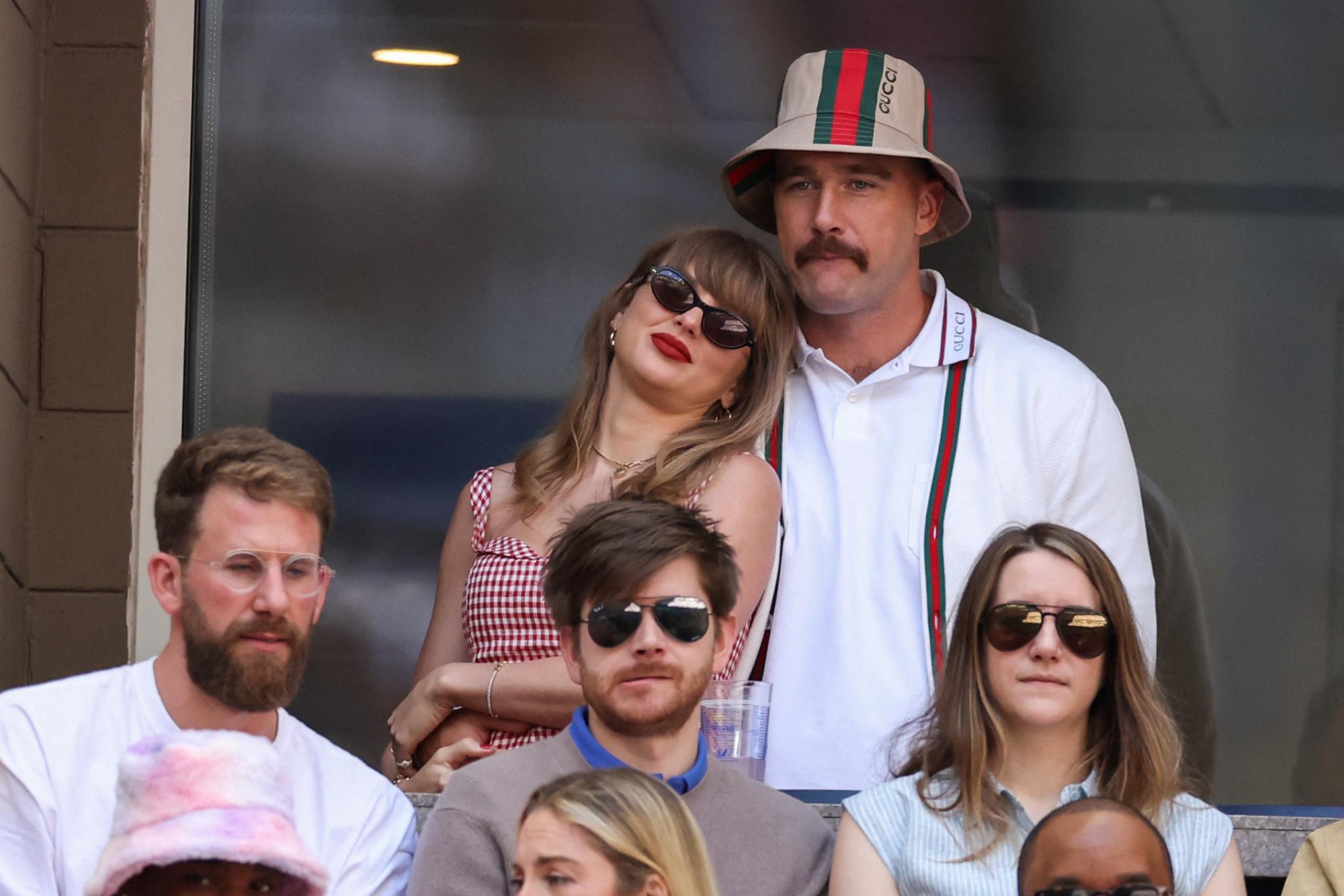 Tình sử Taylor Swift trước khi đính hôn với Travis Kelce: Yêu 9 người, lần nào chia tay cũng ồn ào- Ảnh 1.