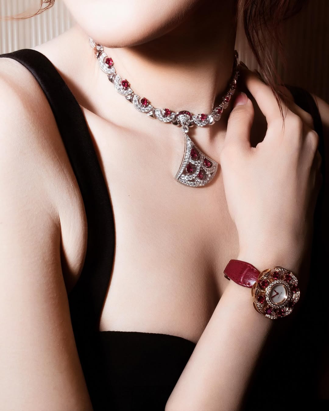Nàng dâu của gia tộc giàu có bậc nhất Việt Nam dùng đồ hiệu ở một đẳng cấp khác- Ảnh 6.