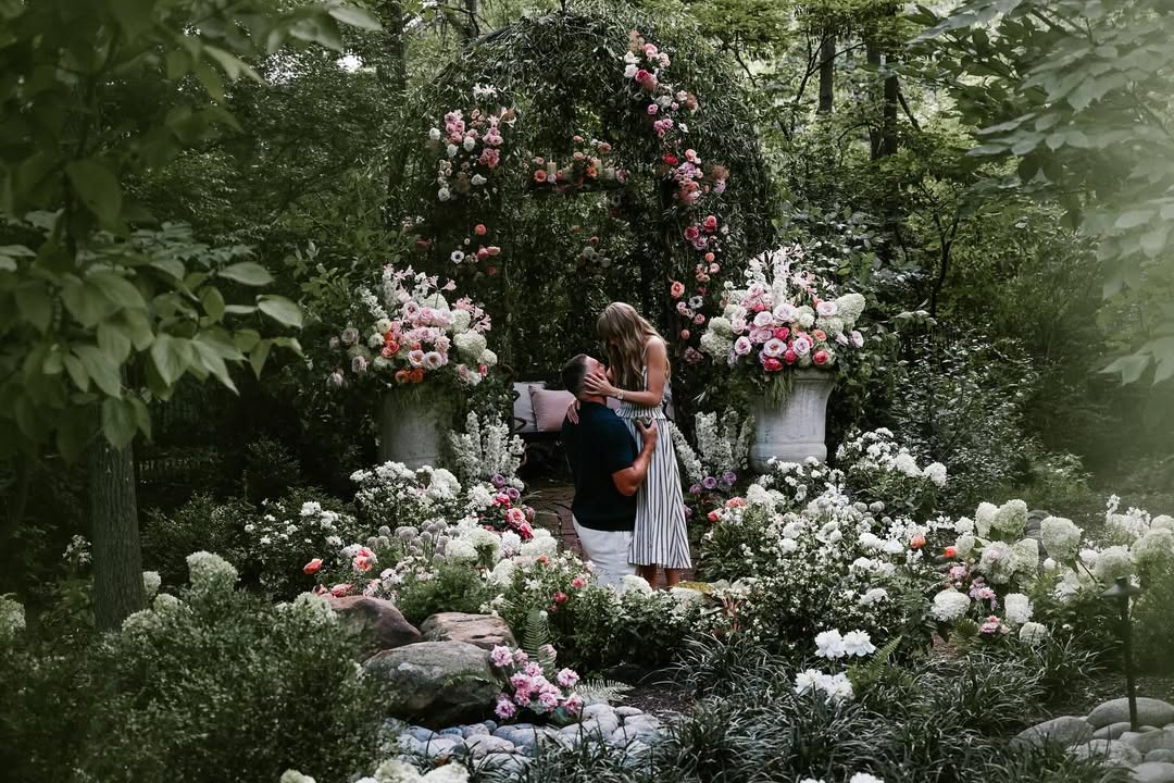 Lễ đính hôn của Taylor Swift và Travis Kelce: Bố chồng công khai 