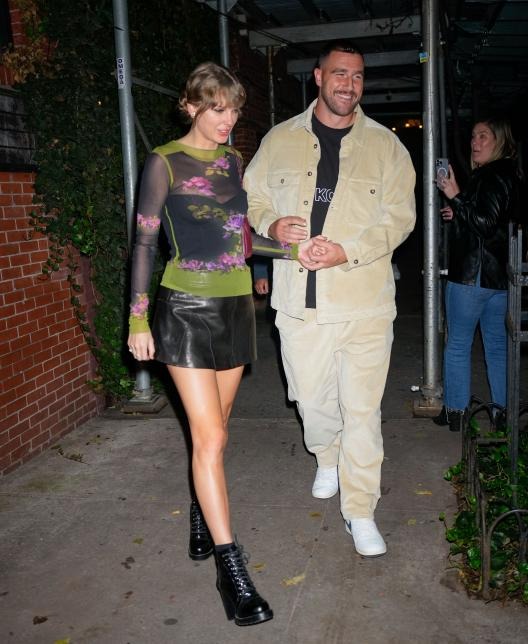 Lễ đính hôn của Taylor Swift và Travis Kelce: Bố chồng công khai 