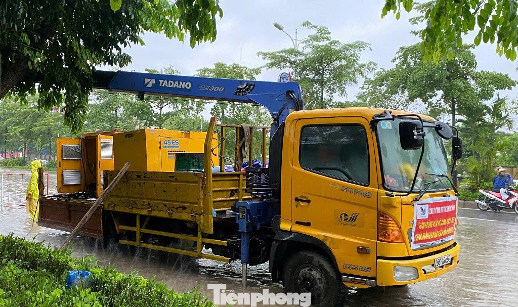 "Phong toả" nhiều hầm chui đại lộ Thăng Long v&igrave; ngập s&acirc;u- Ảnh 5.