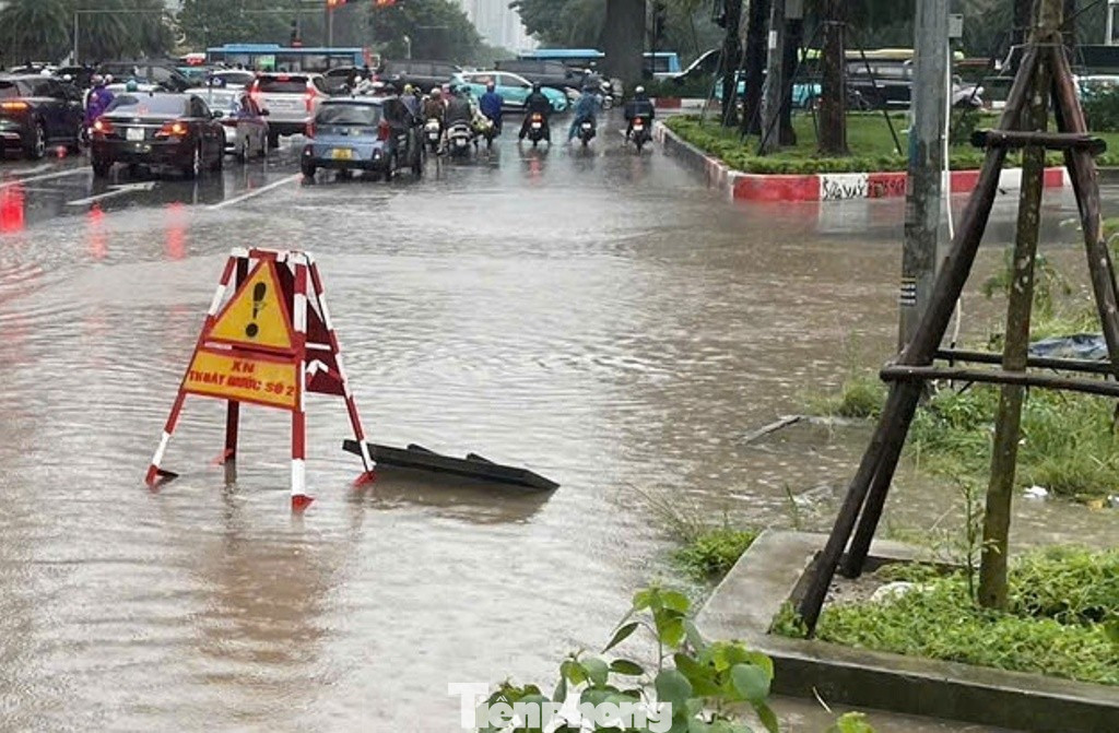"Phong toả" nhiều hầm chui đại lộ Thăng Long v&igrave; ngập s&acirc;u- Ảnh 7.