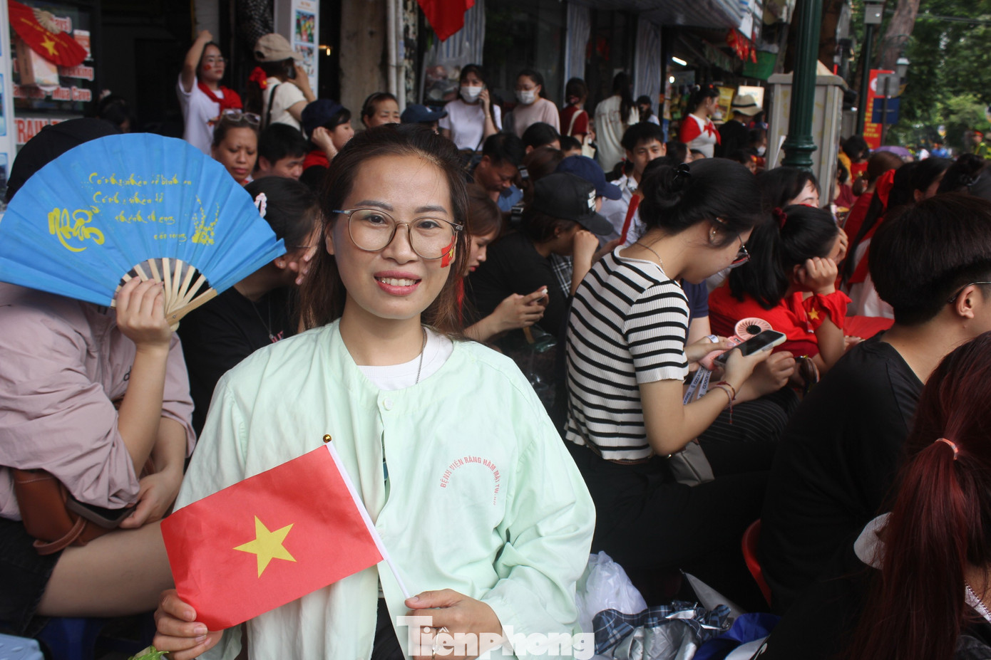 'Hốt bạc' nhờ bán nước, cho thuê ghế xem diễu binh, diễu hành- Ảnh 8.