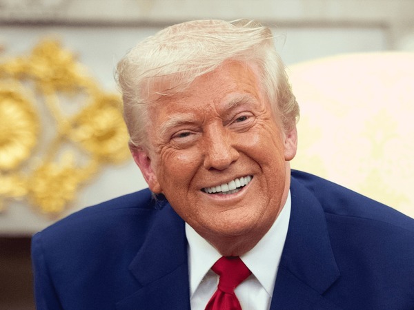 Vào mà xem cả thế giới phản ứng khi Taylor Swift lấy chồng: Tổng thống Trump và bạn trai cũ có động thái khó tin!- Ảnh 2.