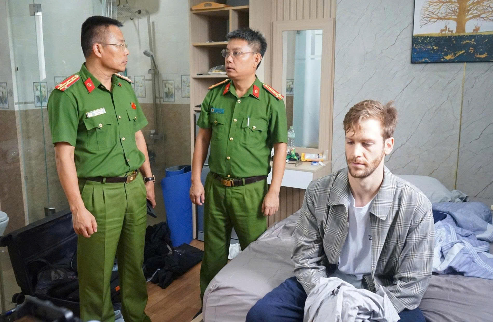 Chân dung đối tượng nước ngoài cướp tiệm vàng liều lĩnh ở Đà Nẵng: Bị bắt sau 15 giờ gây án- Ảnh 2.