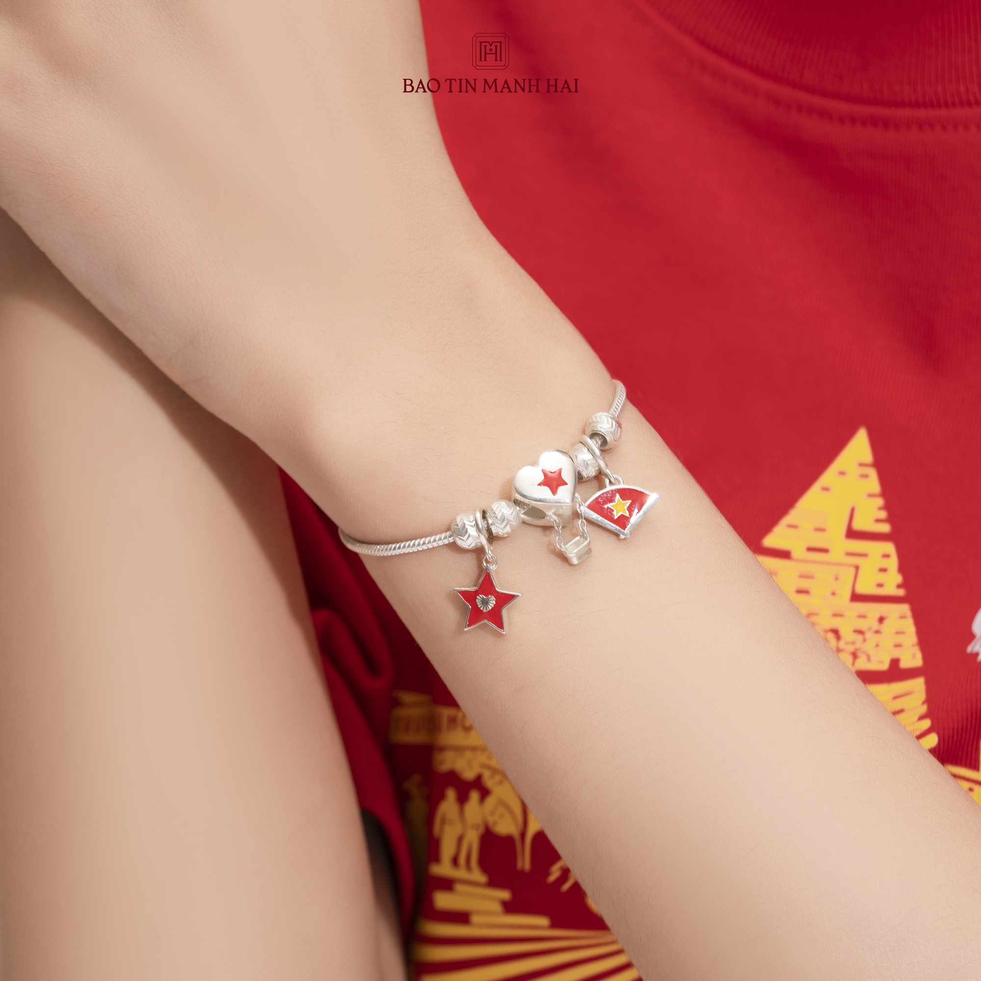 Đổi quà Fandom Yêu Nước tại phố đi bộ Hồ Gươm: Hòa mình trong không khí 80 năm Tự hào Việt Nam- Ảnh 3.