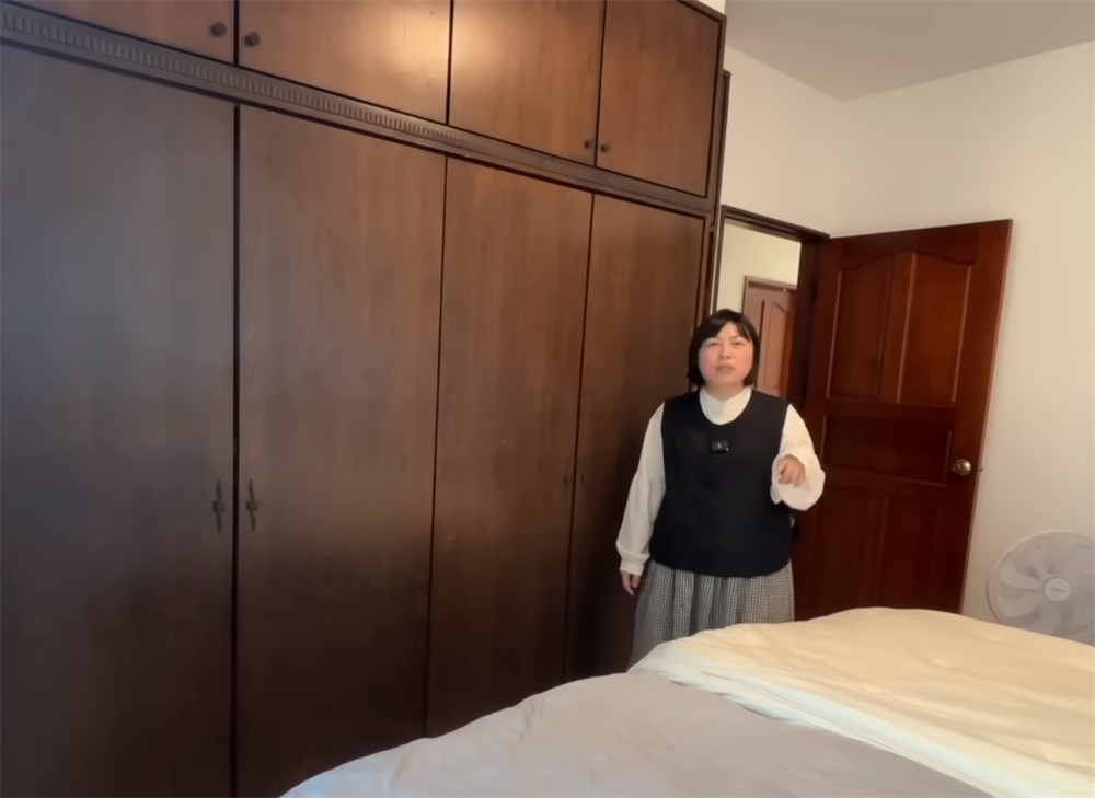 Trố mắt trước căn hộ tinh tươm của người phụ nữ trung niên: 