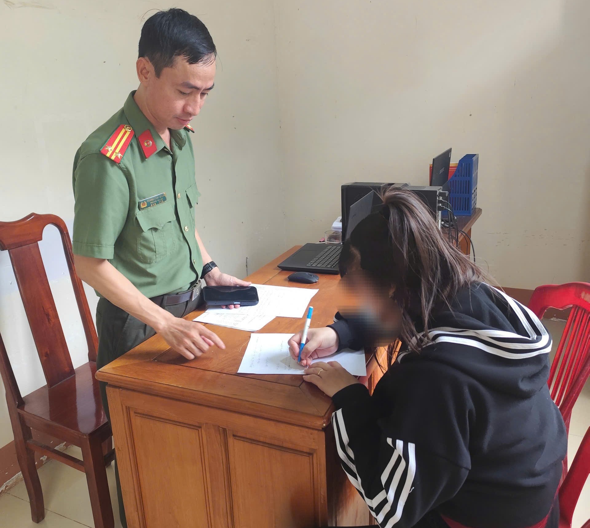 Giá vàng liên tiếp lập đỉnh: Công an cảnh báo thủ đoạn lừa đảo mới, chưa từng xuất hiện- Ảnh 1.