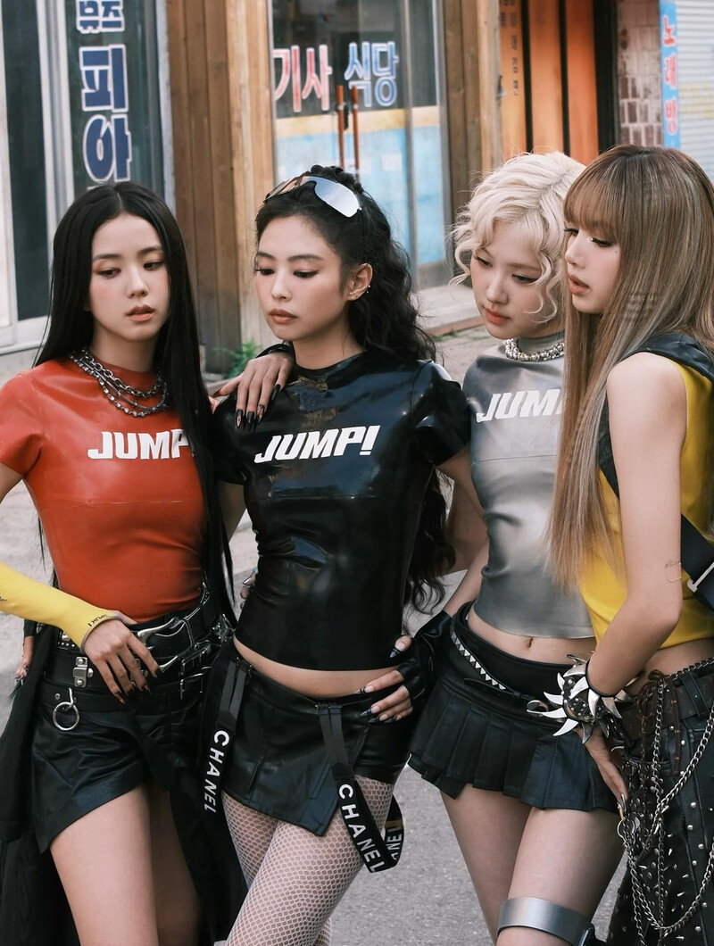 Bài hát đang làm thế giới đảo điên: Thống trị #1 Spotify 34 ngày, đưa nhóm nữ này lên vị trí BLACKPINK cũng không thể chạm tới- Ảnh 5.