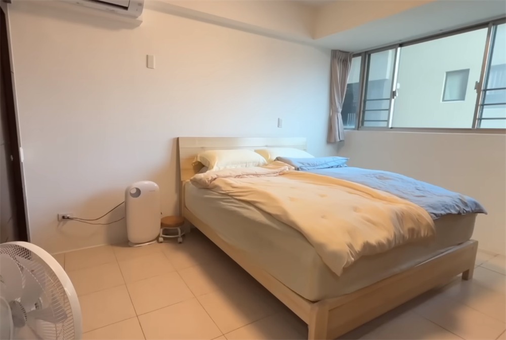 Trố mắt trước căn hộ tinh tươm của người phụ nữ trung niên: 