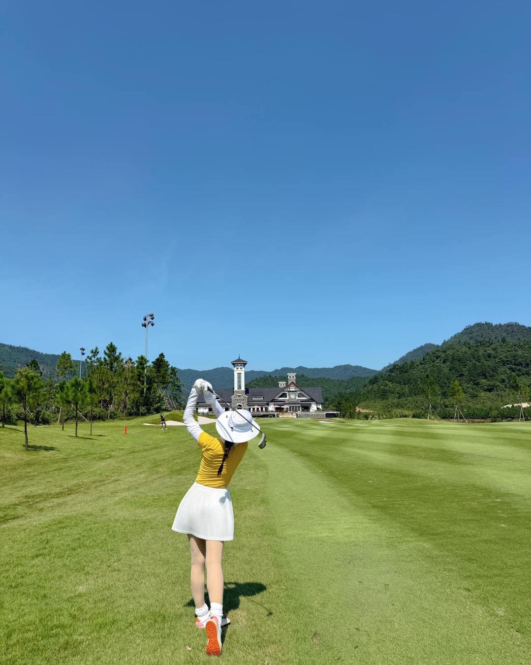 4 mỹ nhân Việt cực mê golf: Người làm đại sứ dự án golf của tập đoàn nhà chồng, người dạy con chơi từ năm 7 tuổi- Ảnh 9. 4 mỹ nhân Việt cực mê golf: Người làm đại sứ dự án golf của tập đoàn nhà chồng, người dạy con chơi từ năm 7 tuổi- Ảnh 9.
