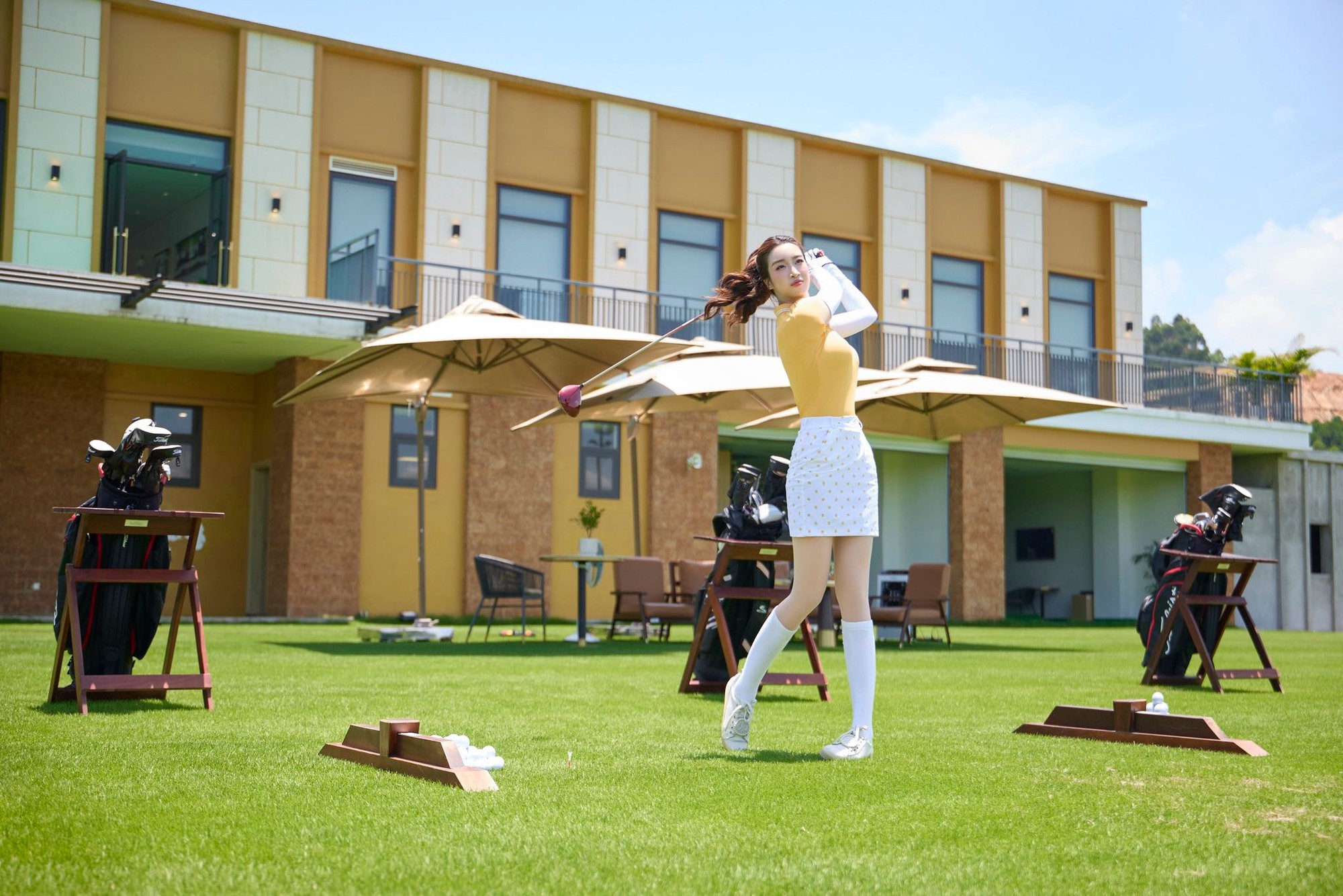4 mỹ nhân Việt cực mê golf: Người làm đại sứ dự án golf của tập đoàn nhà chồng, người dạy con chơi từ năm 7 tuổi- Ảnh 3. 4 mỹ nhân Việt cực mê golf: Người làm đại sứ dự án golf của tập đoàn nhà chồng, người dạy con chơi từ năm 7 tuổi- Ảnh 3.