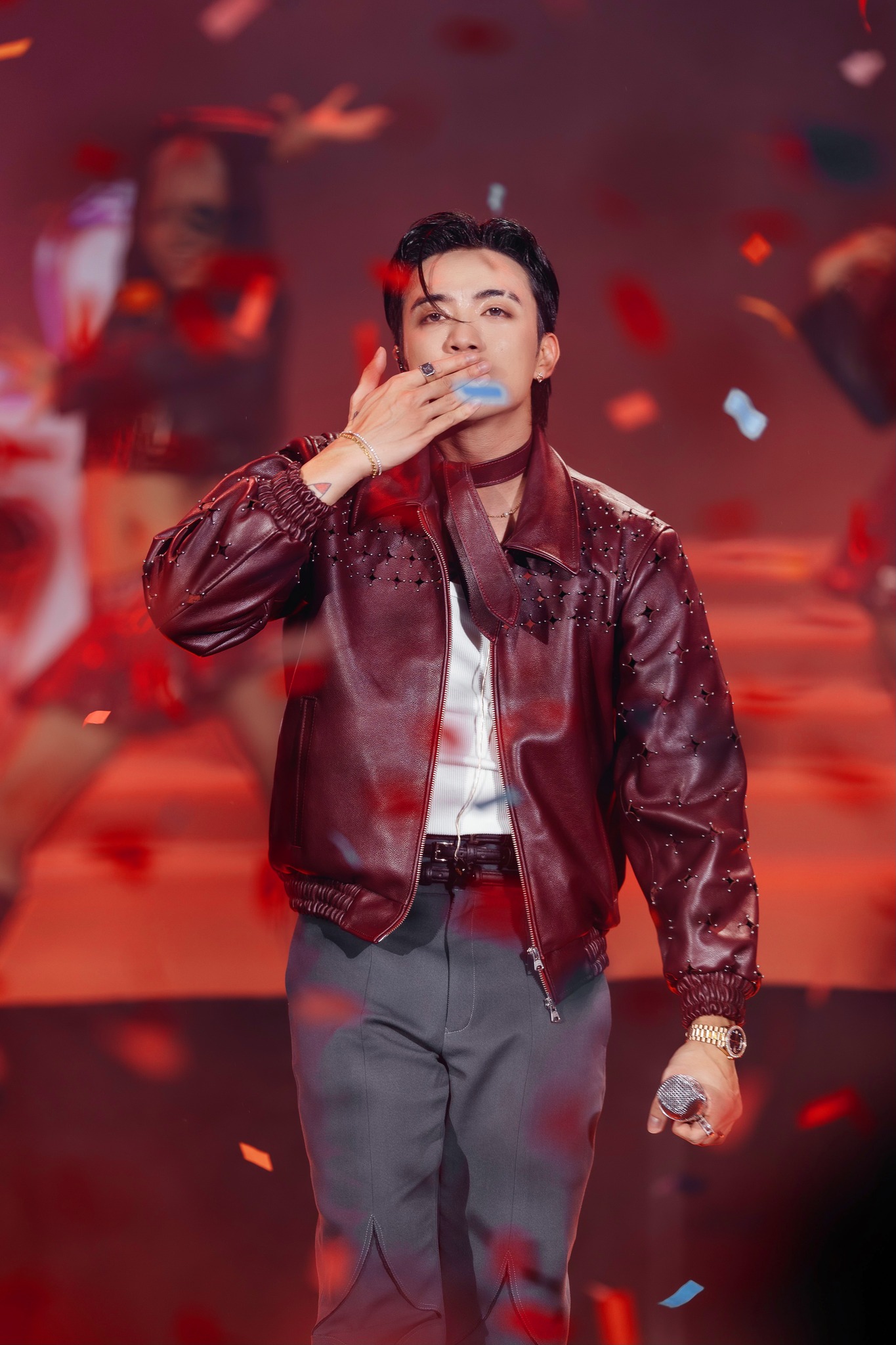 Hoàng tử Vpop cực đắt show dạo này: Có đêm chạy 2 show mệt bở người, cát-xê từng này thì tiền bao nhiêu cho hết!- Ảnh 5.