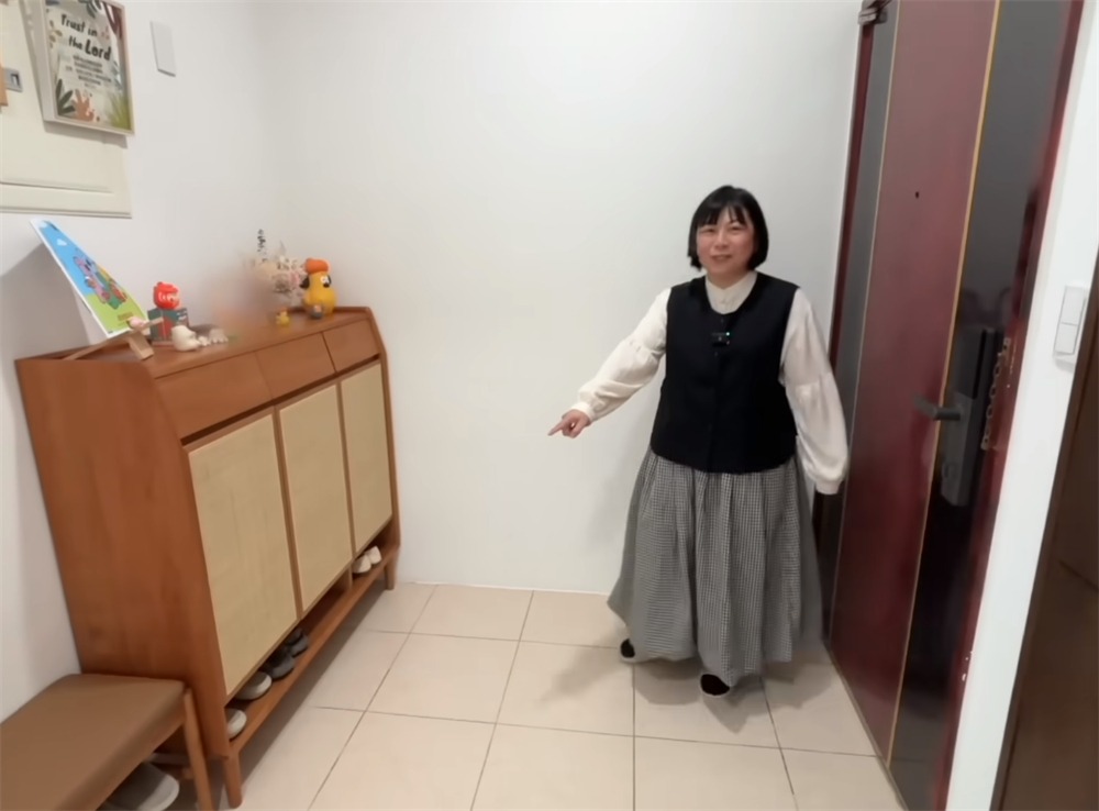 Trố mắt trước căn hộ tinh tươm của người phụ nữ trung niên: 