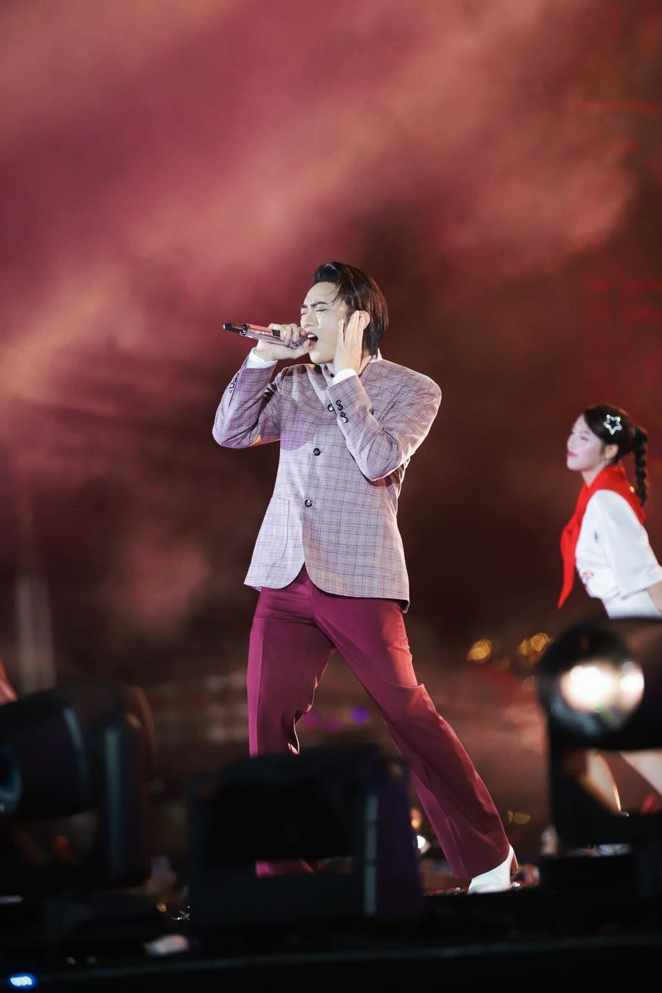 Hoàng tử Vpop cực đắt show dạo này: Có đêm chạy 2 show mệt bở người, cát-xê từng này thì tiền bao nhiêu cho hết!- Ảnh 7.