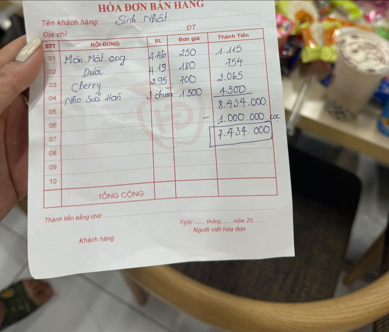 Drama hoa quả: Khách quen mua hàng quên hỏi giá, shop ship đến kèm bill 8,5 triệu cứng đơ người!- Ảnh 1.