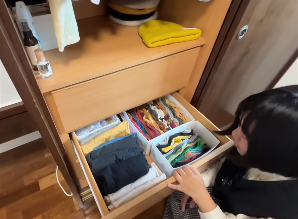 Trố mắt trước căn hộ tinh tươm của người phụ nữ trung niên: 