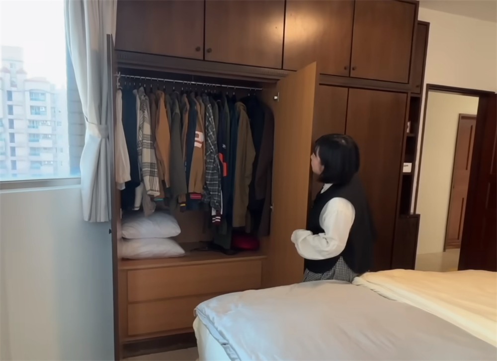 Trố mắt trước căn hộ tinh tươm của người phụ nữ trung niên: 