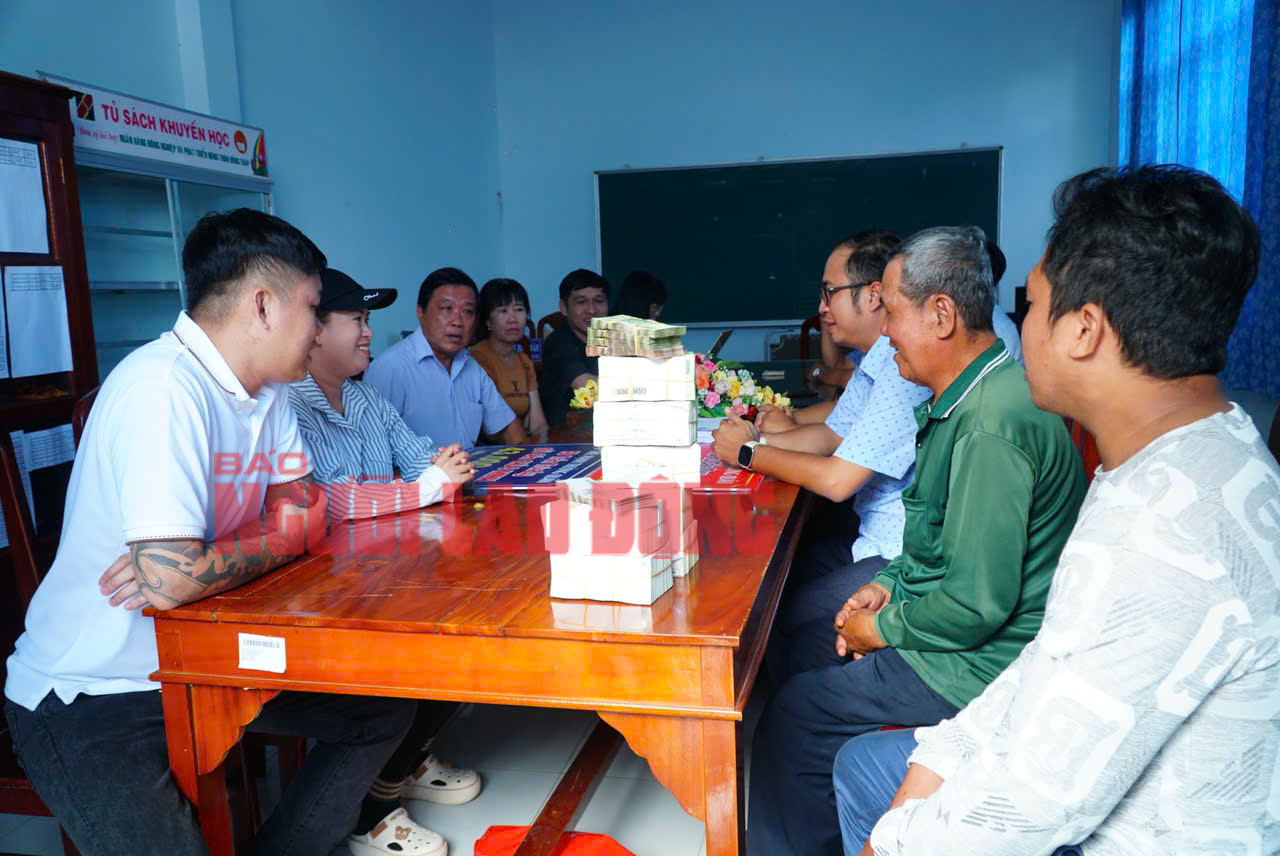 Ông Ba Minh - nhân vật đang "nóng" trên mạng xã hội - nhận gần 1,6 tỉ đồng từ 2 Facebooker- Ảnh 5.