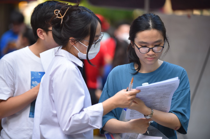 Mùa tuyển sinh lạ chưa từng có: Xét tuyển như canh bạc, thí sinh đỗ trượt mập mờ- Ảnh 1.