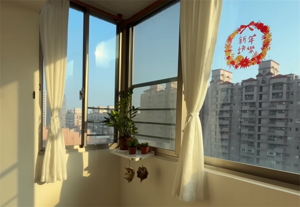 Trố mắt trước căn hộ tinh tươm của người phụ nữ trung niên: 