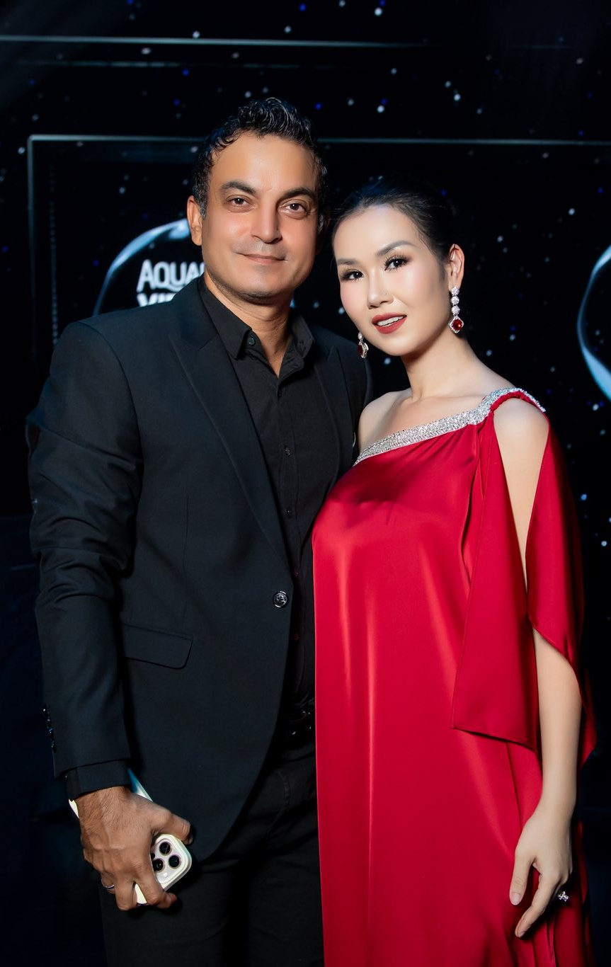 Gương mặt đắt show hàng đầu dịp Đại lễ: Mẹ 2 con hát từ Nam ra Bắc, được chồng Ấn Độ cho tiền làm MV về Việt Nam- Ảnh 6.