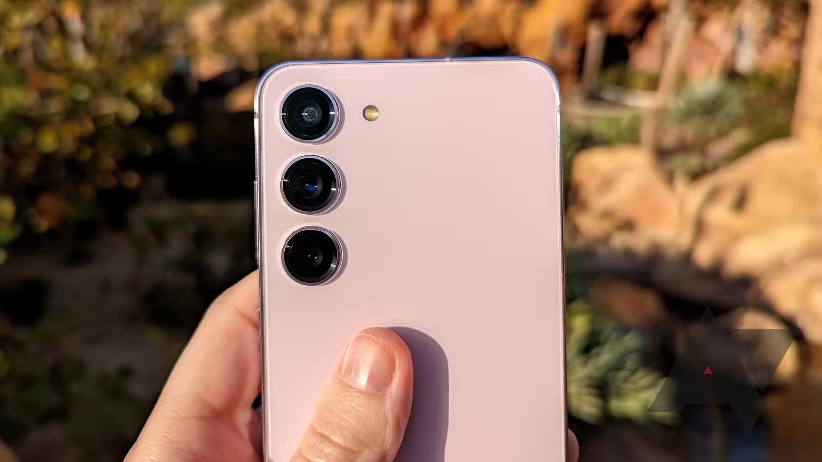 2 năm rồi tôi vẫn dùng mẫu điện thoại "đời Tống" này của Samsung: Cảm thấy thích hơn cả Galaxy S25 Ultra- Ảnh 5.