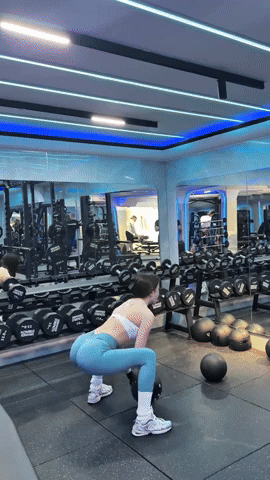 Thiều Bảo Trâm có thể thẩm mỹ để mặt đẹp hơn, nhưng để có body đỉnh chóp chắc chắn là... tập gym hùng hục!- Ảnh 3. Thiều Bảo Trâm có thể thẩm mỹ để mặt đẹp hơn, nhưng để có body đỉnh chóp chắc chắn là... tập gym hùng hục!- Ảnh 3.