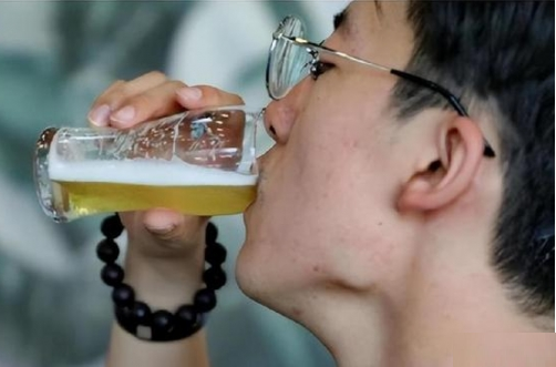 Nam giới lâu ngày không uống rượu bia có lợi ích gì?- Ảnh 1.