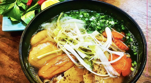 Không phải bún thang, món ăn chỉ từ 35.000 đồng/bát này mới là hương vị Việt lọt top ngon nhất thế giới- Ảnh 3.