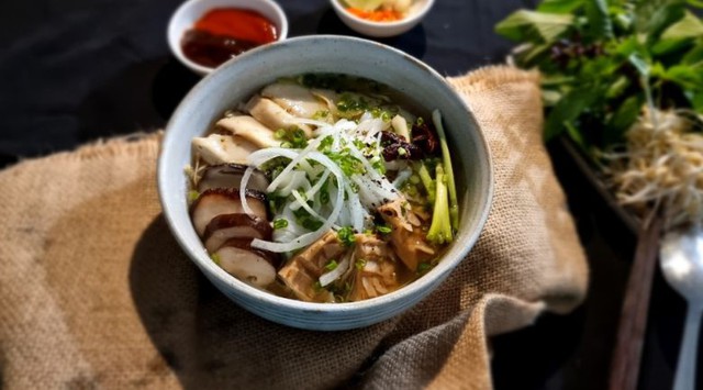 Không phải bún thang, món ăn chỉ từ 35.000 đồng/bát này mới là hương vị Việt lọt top ngon nhất thế giới- Ảnh 1.