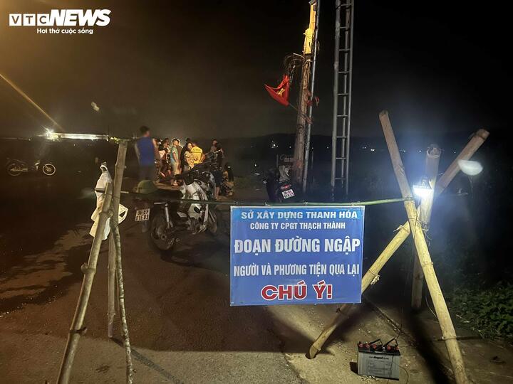Nước sông ở Thanh Hoá lên cao nhấn chìm khu dân cư, xóm làng tan hoang sau lũ- Ảnh 4.