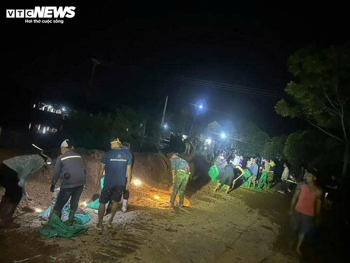 Nước sông ở Thanh Hoá lên cao nhấn chìm khu dân cư, xóm làng tan hoang sau lũ- Ảnh 3.