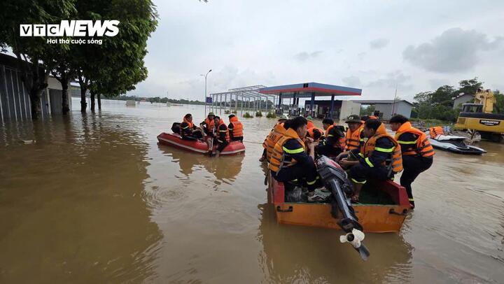 Nước sông ở Thanh Hoá lên cao nhấn chìm khu dân cư, xóm làng tan hoang sau lũ- Ảnh 9.