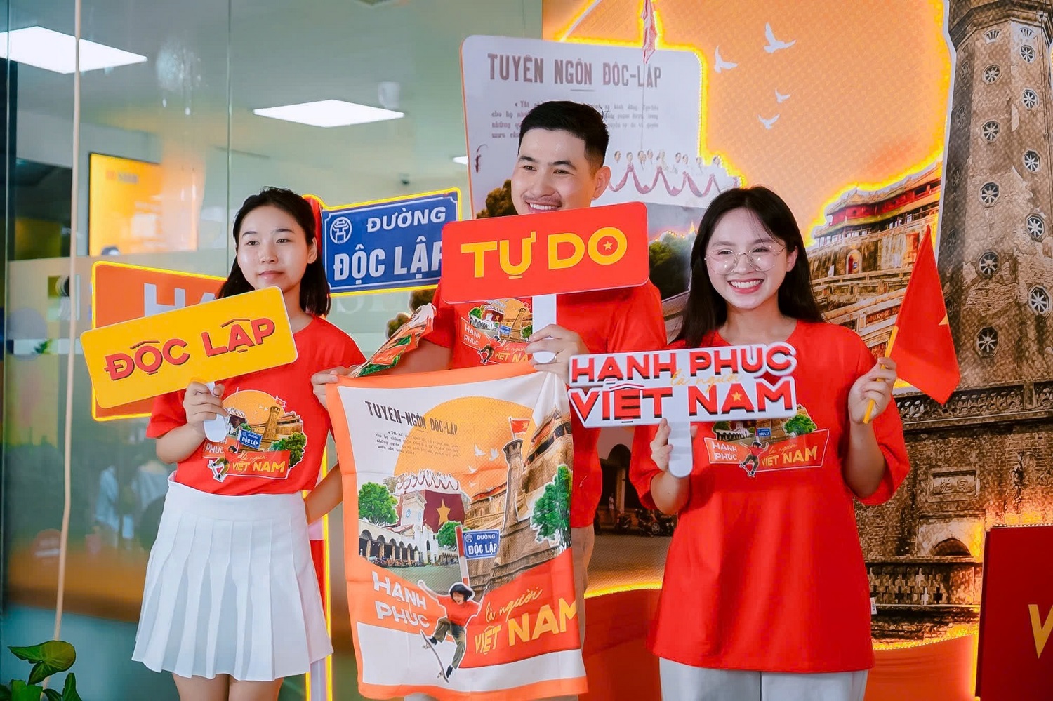 Hà Nội rạng rỡ sau mưa, photobooth SHB thành “tọa độ yêu nước” ngày Quốc khánh- Ảnh 4.