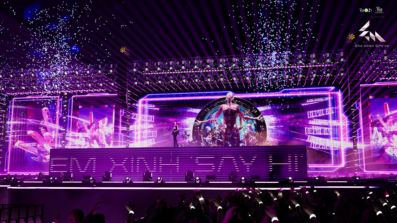 Công nghệ hệ 10 bàn nâng DMX: Concert Em Xinh “Say Hi” sẽ có sân khấu chuẩn quốc tế?- Ảnh 1. Công nghệ hệ 10 bàn nâng DMX: Concert Em Xinh “Say Hi” sẽ có sân khấu chuẩn quốc tế?- Ảnh 1.