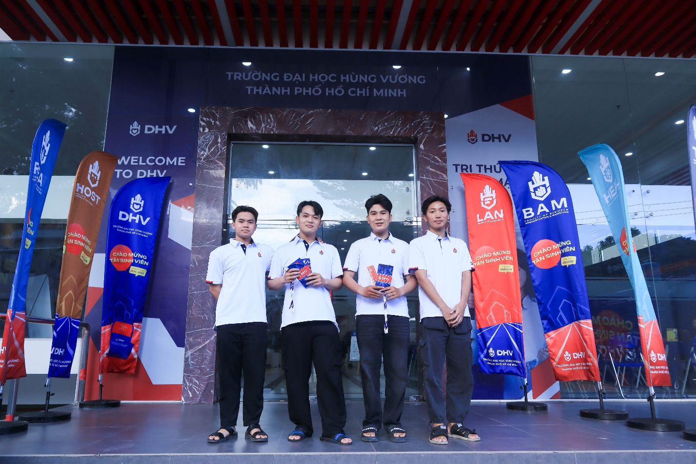 Trường Đại học Hùng Vương TP.HCM mở xét tuyển bổ sung: Cơ hội cuối cho 2K7 chạm tới giảng đường mơ ước- Ảnh 1.