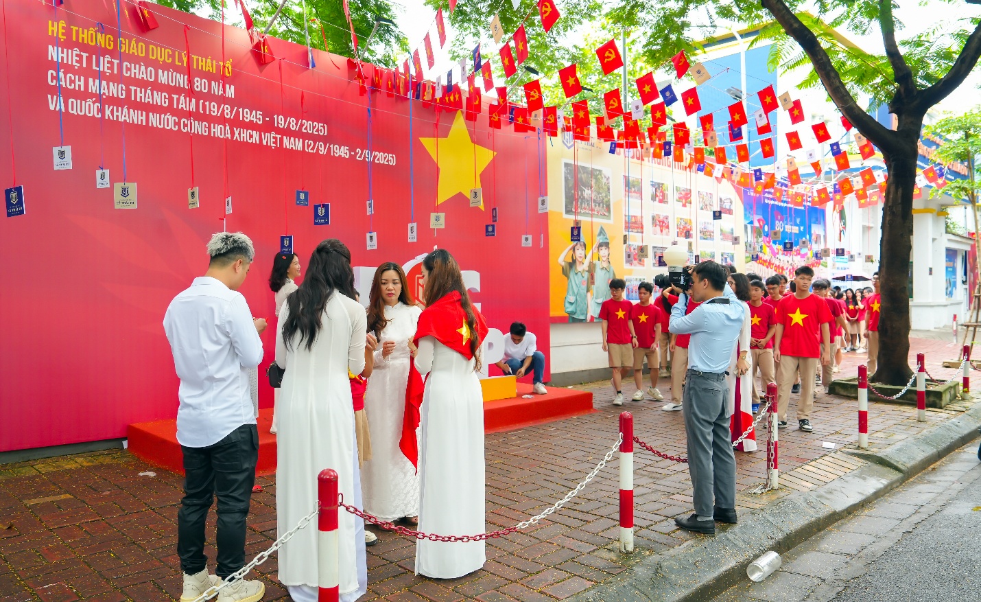“Bảo tàng ký ức” - điểm check-in 2/9 gây sốt giữa lòng Hà Nội- Ảnh 2.