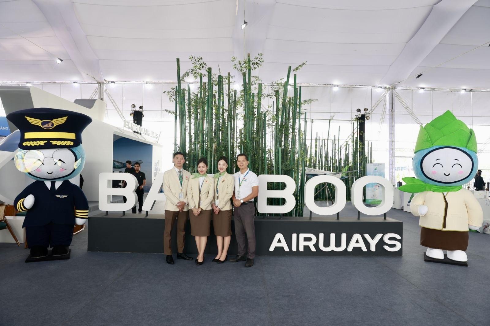 Hàng ngàn lượt khách ghé thăm không gian trưng bày của Bamboo Airways trong ngày đầu Triển lãm Thành tựu Đất nước- Ảnh 1.