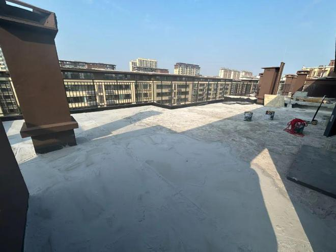 Bỏ tiền tỷ mua căn hộ tầng thượng view phố thị, dù ai cũng bảo lãi nhưng tôi vẫn “mất ăn mất ngủ”: 3 điều sống rồi mới biết “không sướng tí nào”- Ảnh 1.