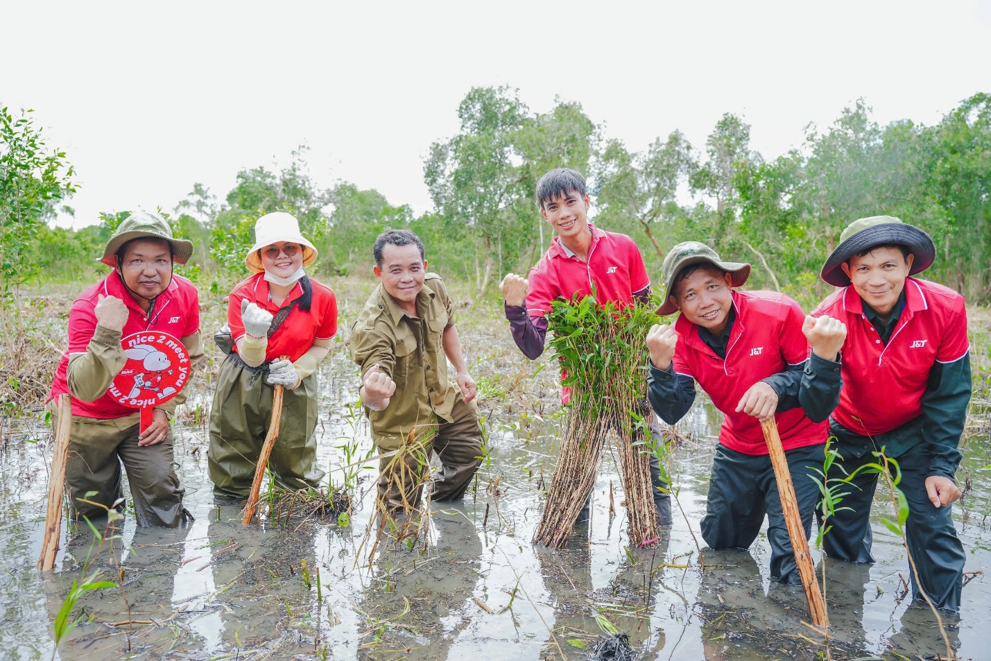 J&T Express hưởng ứng phong trào trồng cây trong dịp kỷ niệm 80 năm Cách mạng Tháng Tám và Quốc khánh 2/9- Ảnh 4.