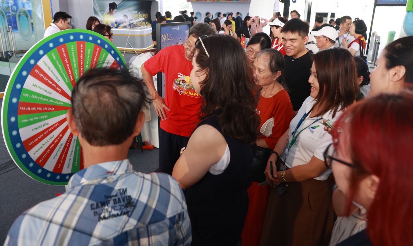 Hàng ngàn lượt khách ghé thăm không gian trưng bày của Bamboo Airways trong ngày đầu Triển lãm Thành tựu Đất nước- Ảnh 7.