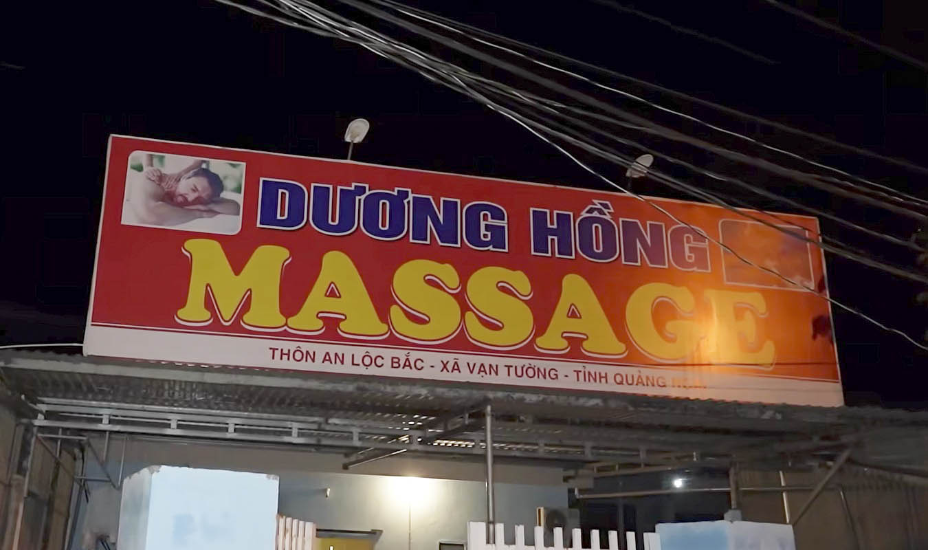 Đột kích cơ sở massage có hơn 10 nhân viên sẵn sàng "tới bến"- Ảnh 2.