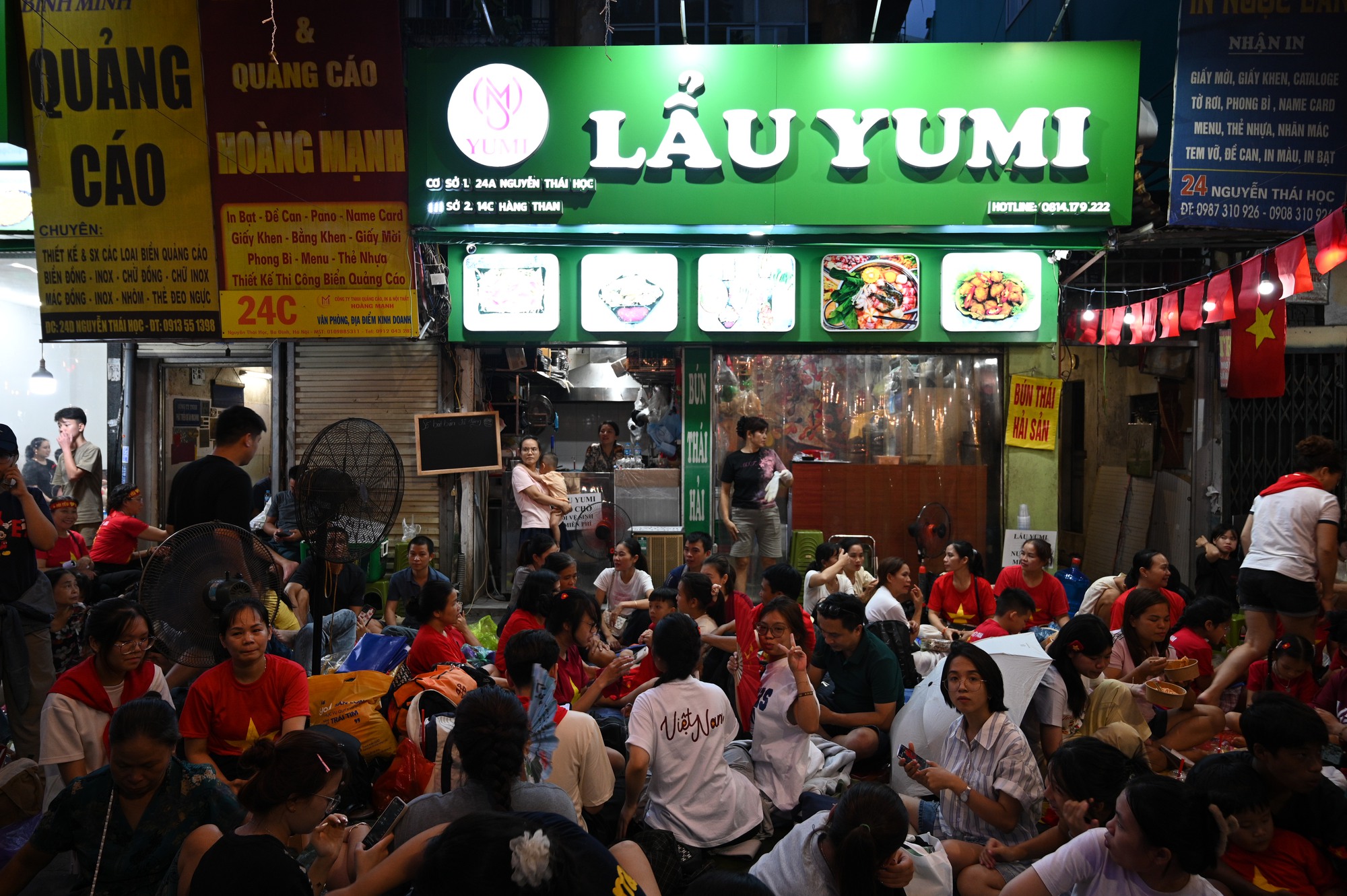 5h sáng mai mời 200 bát bún miễn phí: Quán ăn còn chuẩn bị chỗ nghỉ qua đêm cho bà con chờ xem diễu binh- Ảnh 1.