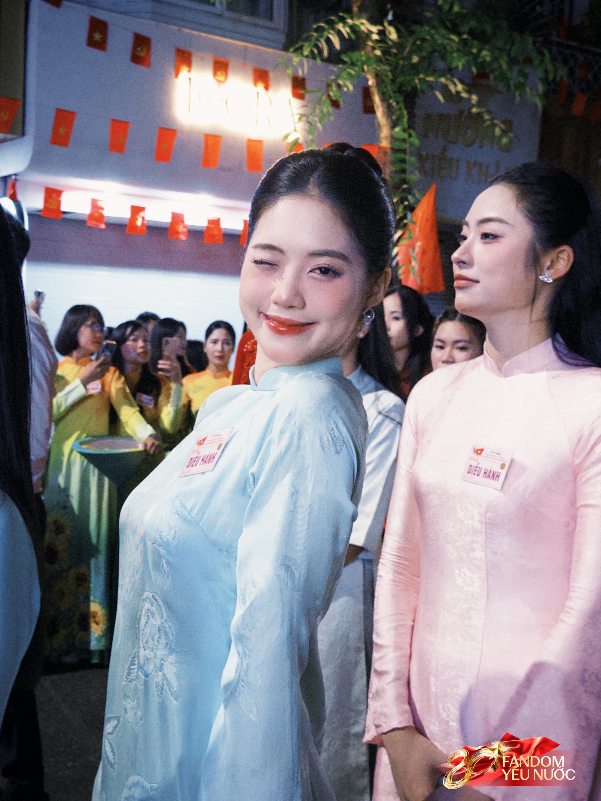 Dàn nghệ sĩ tươi rói tại Tổng duyệt diễu hành 2/9: MONO và Hoà Minzy được người dân vây kín, nữ diễn viên là Thượng uý công an gây sốt!- Ảnh 7.
