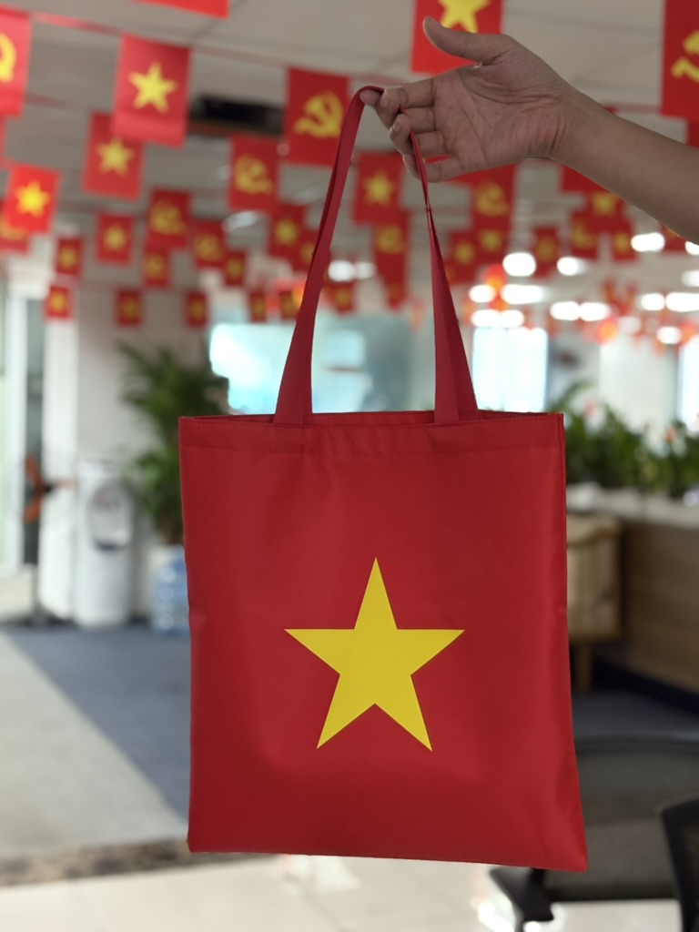 Từ chiếc "túi tự hào" được tặng miễn phí, thấy cái cách một thương hiệu Việt lâu đời ân cần lắng nghe giới trẻ, để "trẻ lại 10 tuổi"- Ảnh 6.